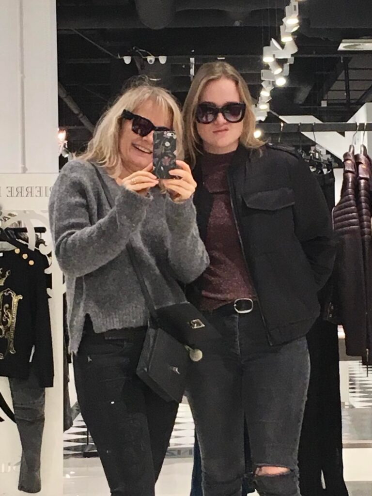 Olivia og Pernille på shopping