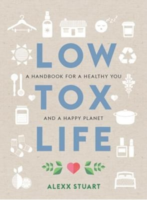 Et bog-cover med titlen LOW TOX LIFE